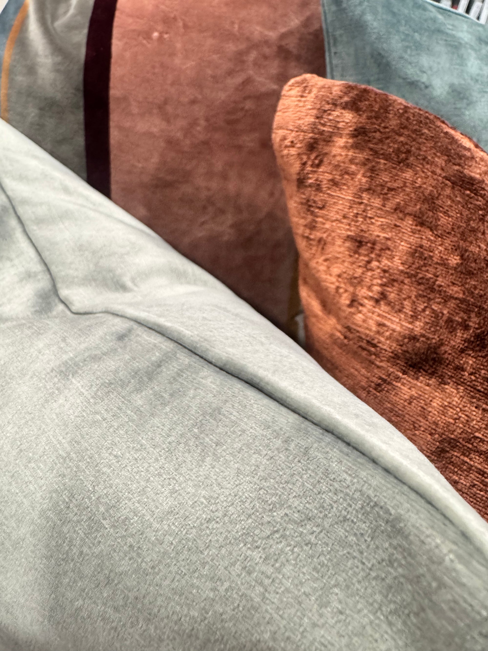 ZANDERS 004 | Cushion Story