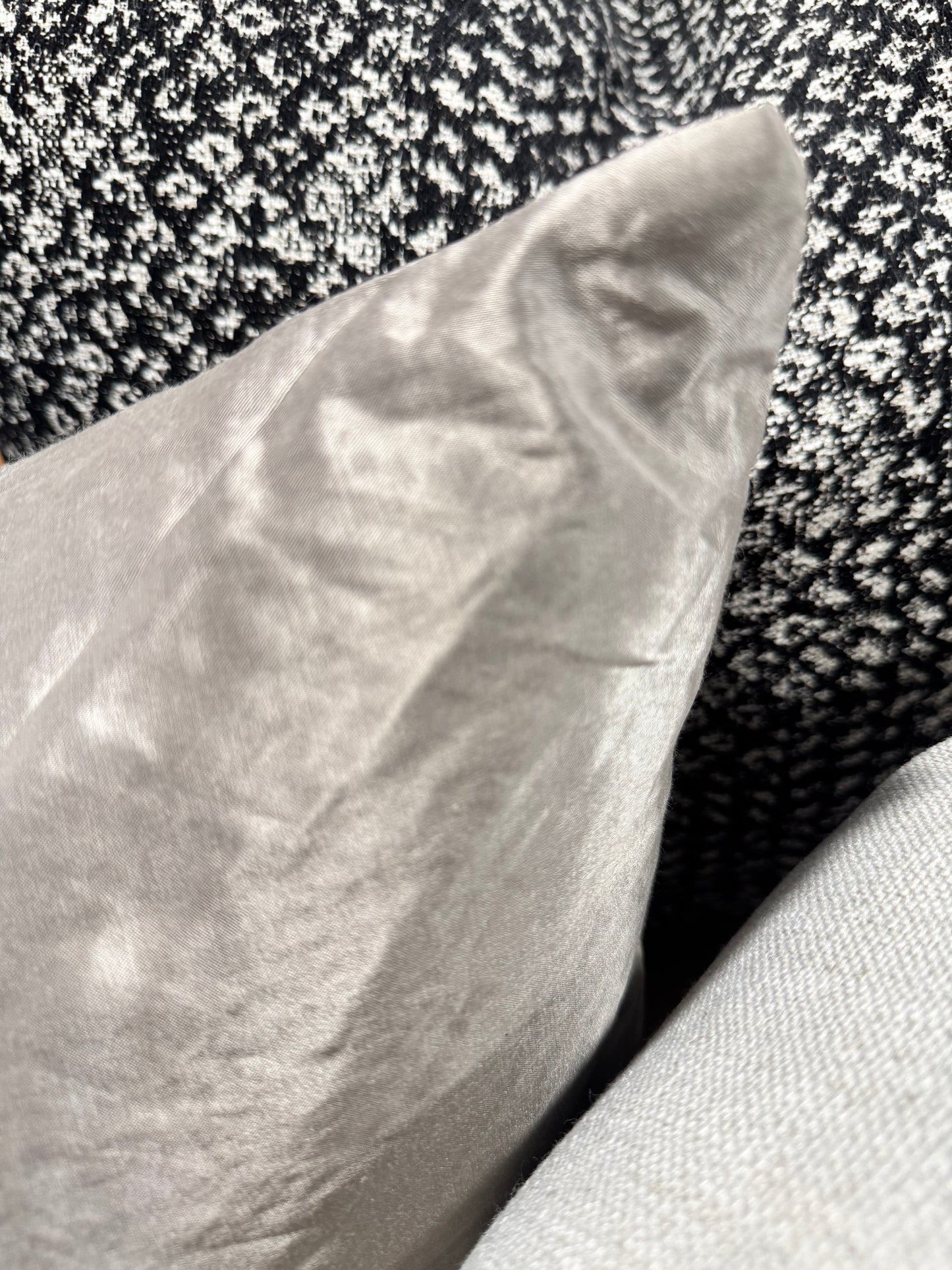 ZANDERS 010 | Cushion Story