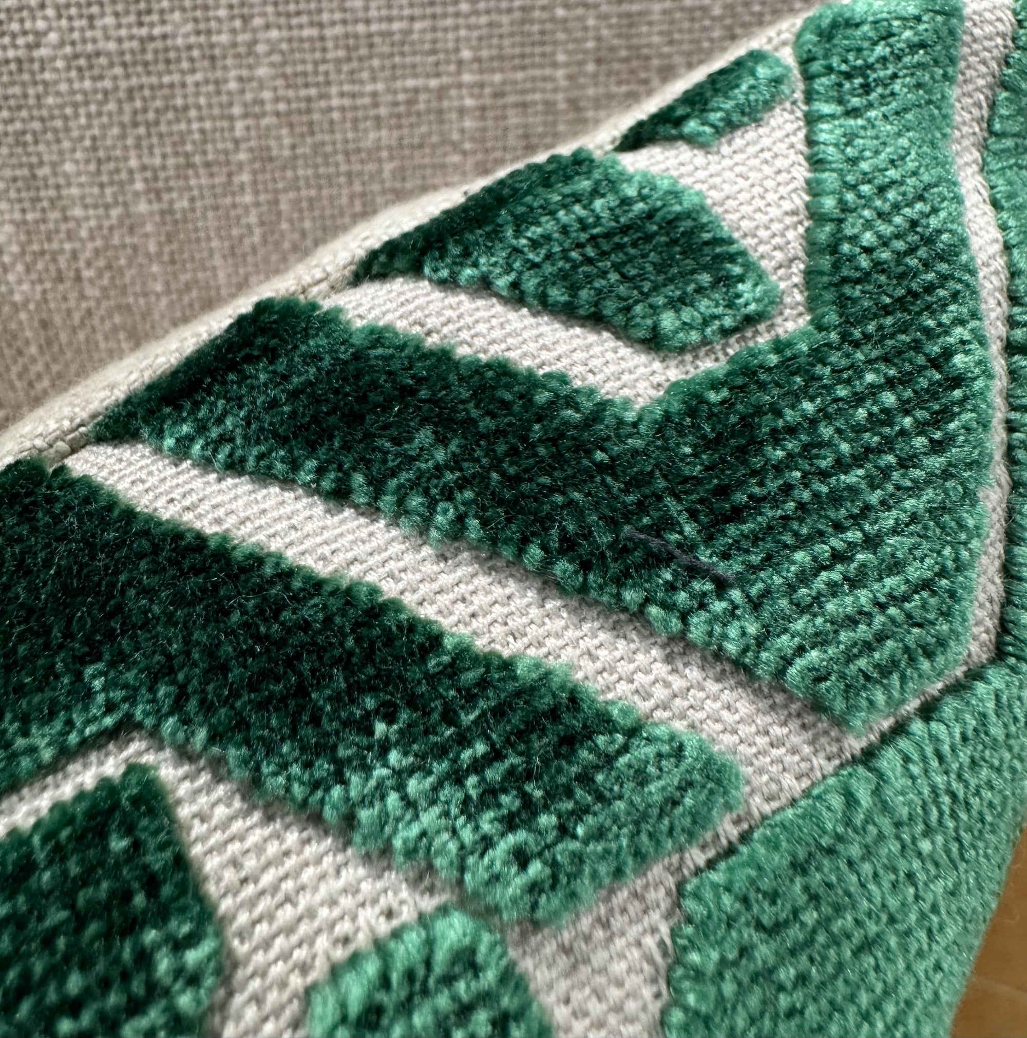 ZANDERS 007 | Cushion Story