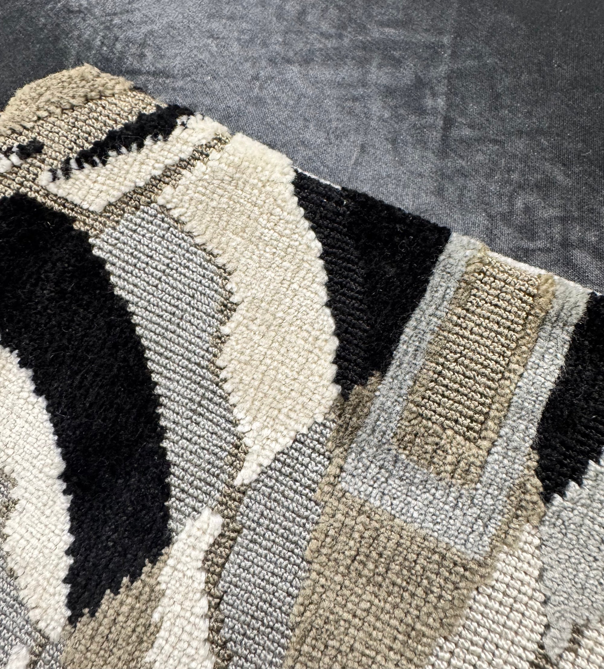 ZANDERS 014 | Cushion Story