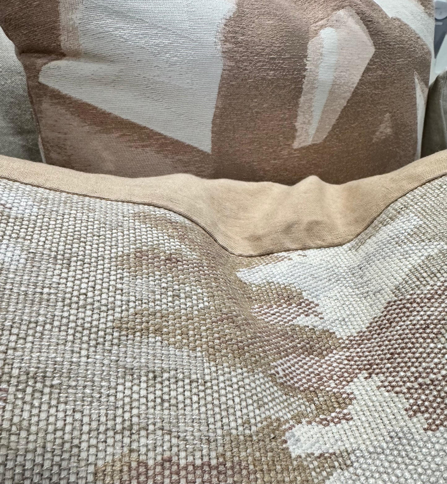ZANDERS 015 | Cushion Story
