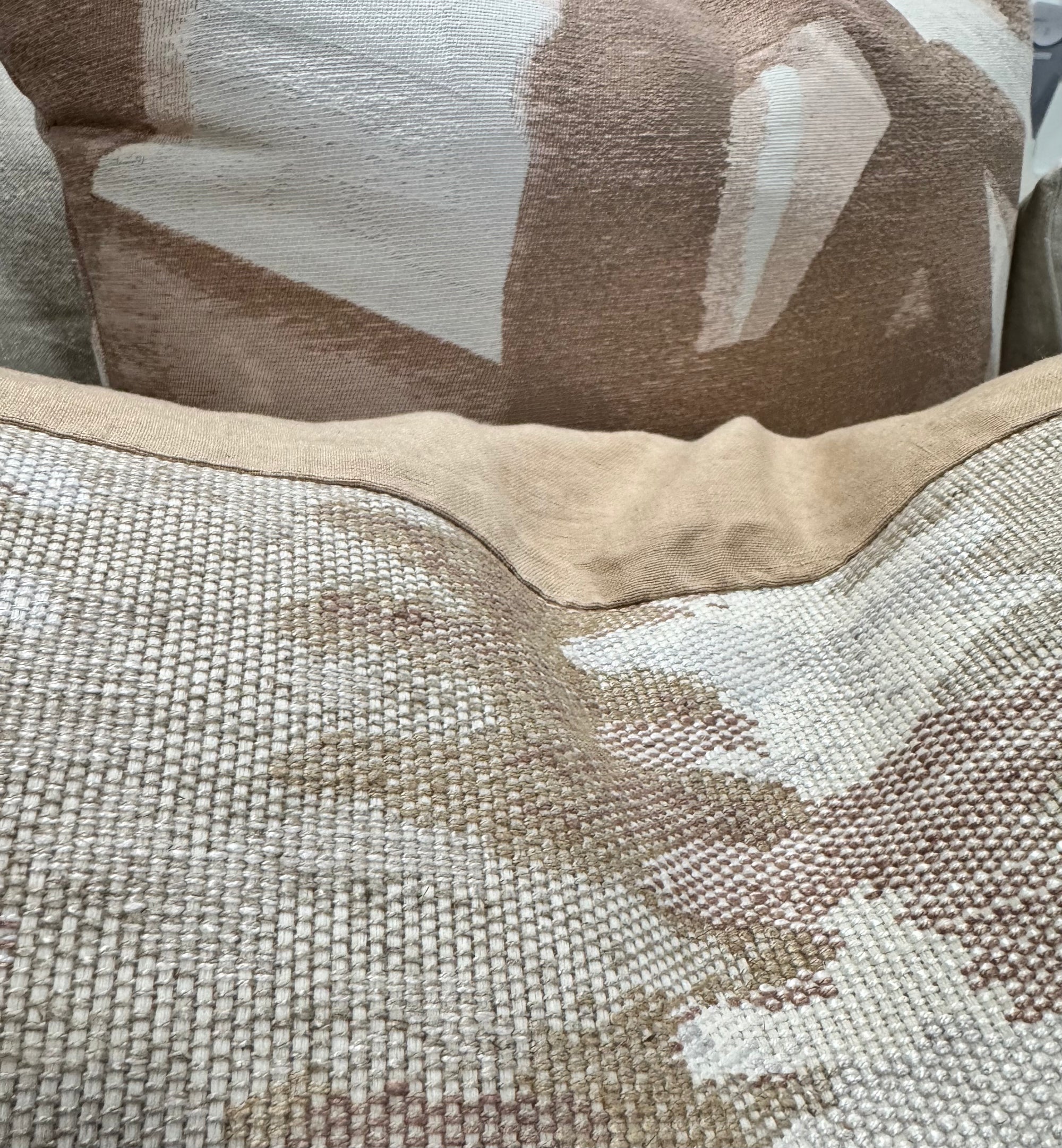 ZANDERS 015 | Cushion Story