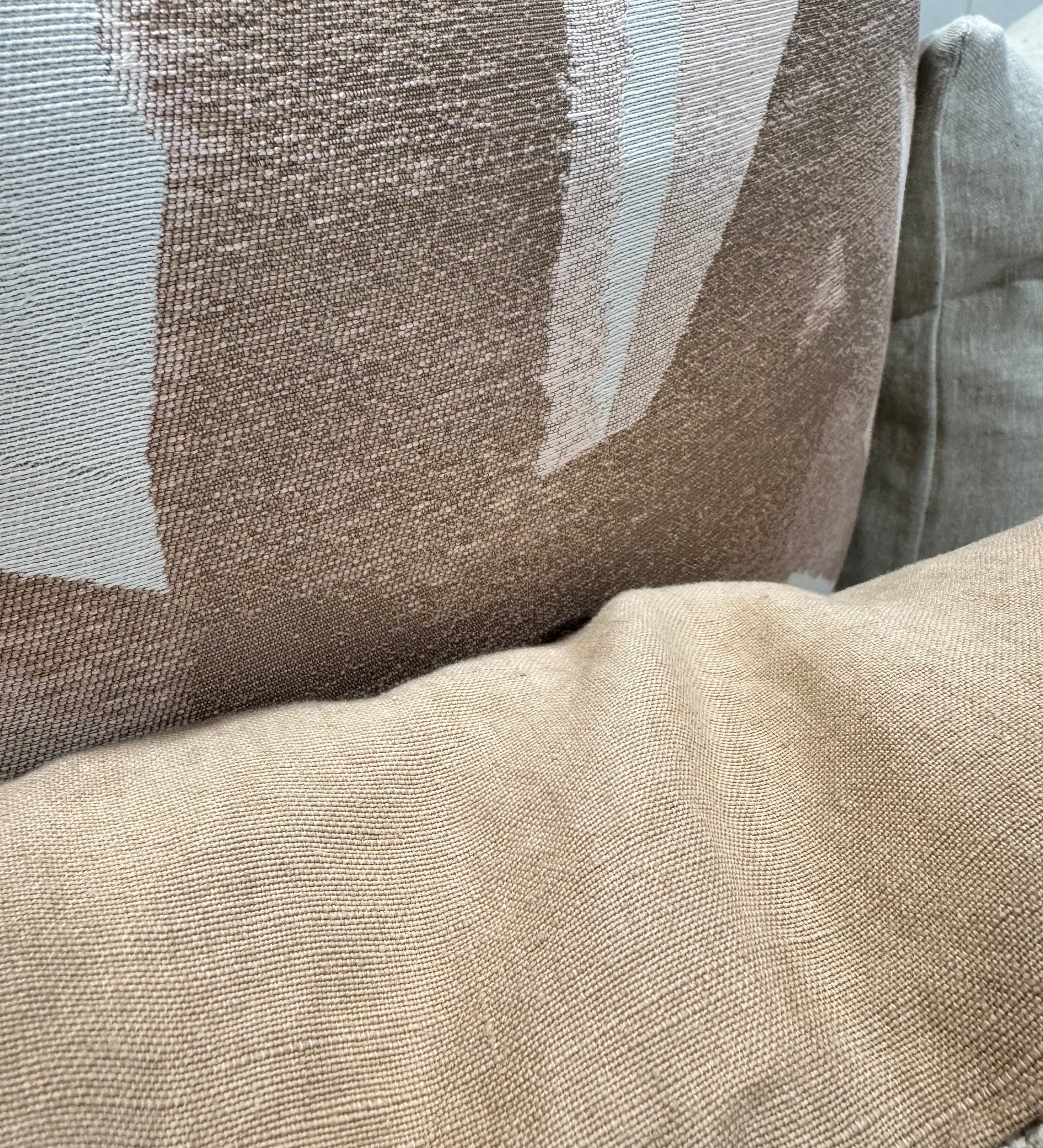 ZANDERS 015 | Cushion Story