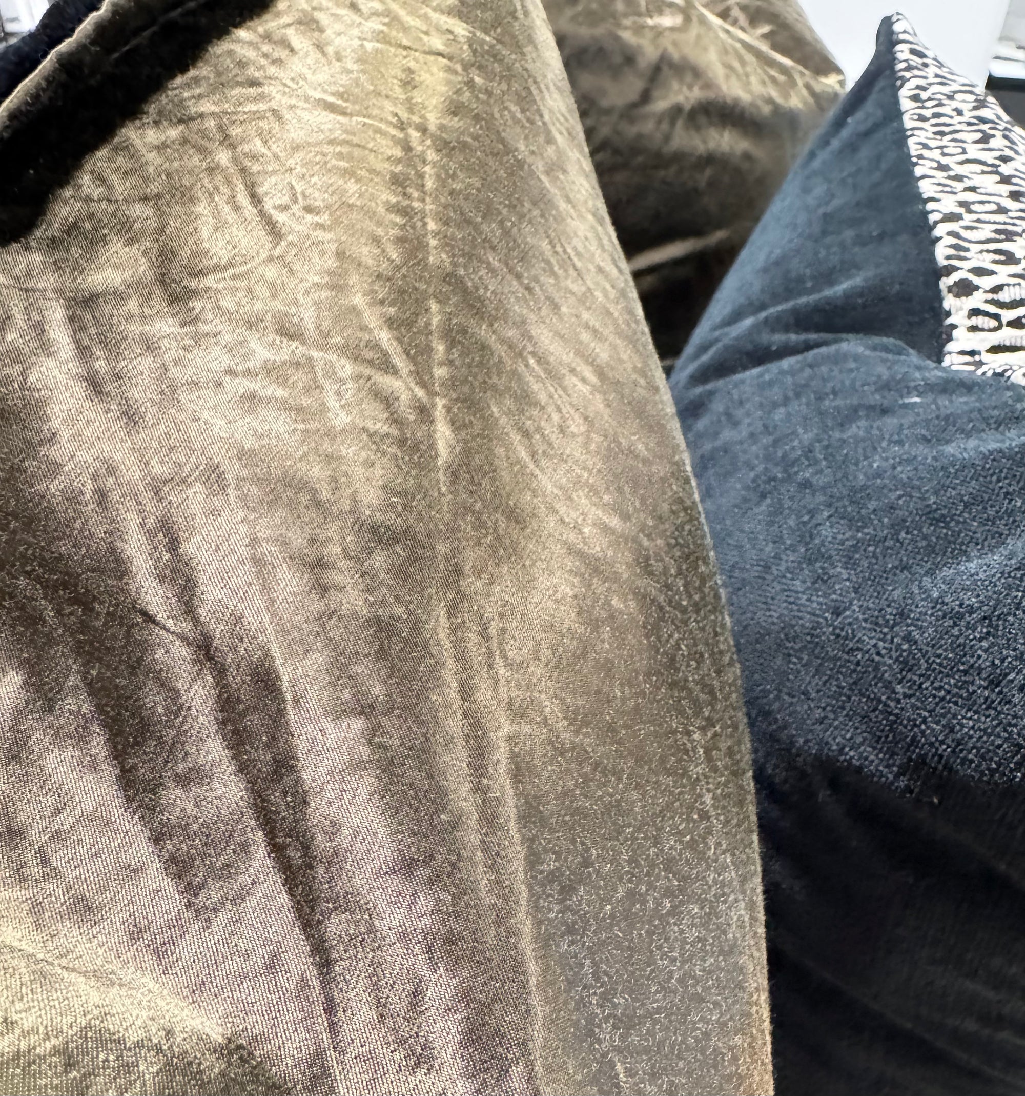 ZANDERS 017 | Cushion Story