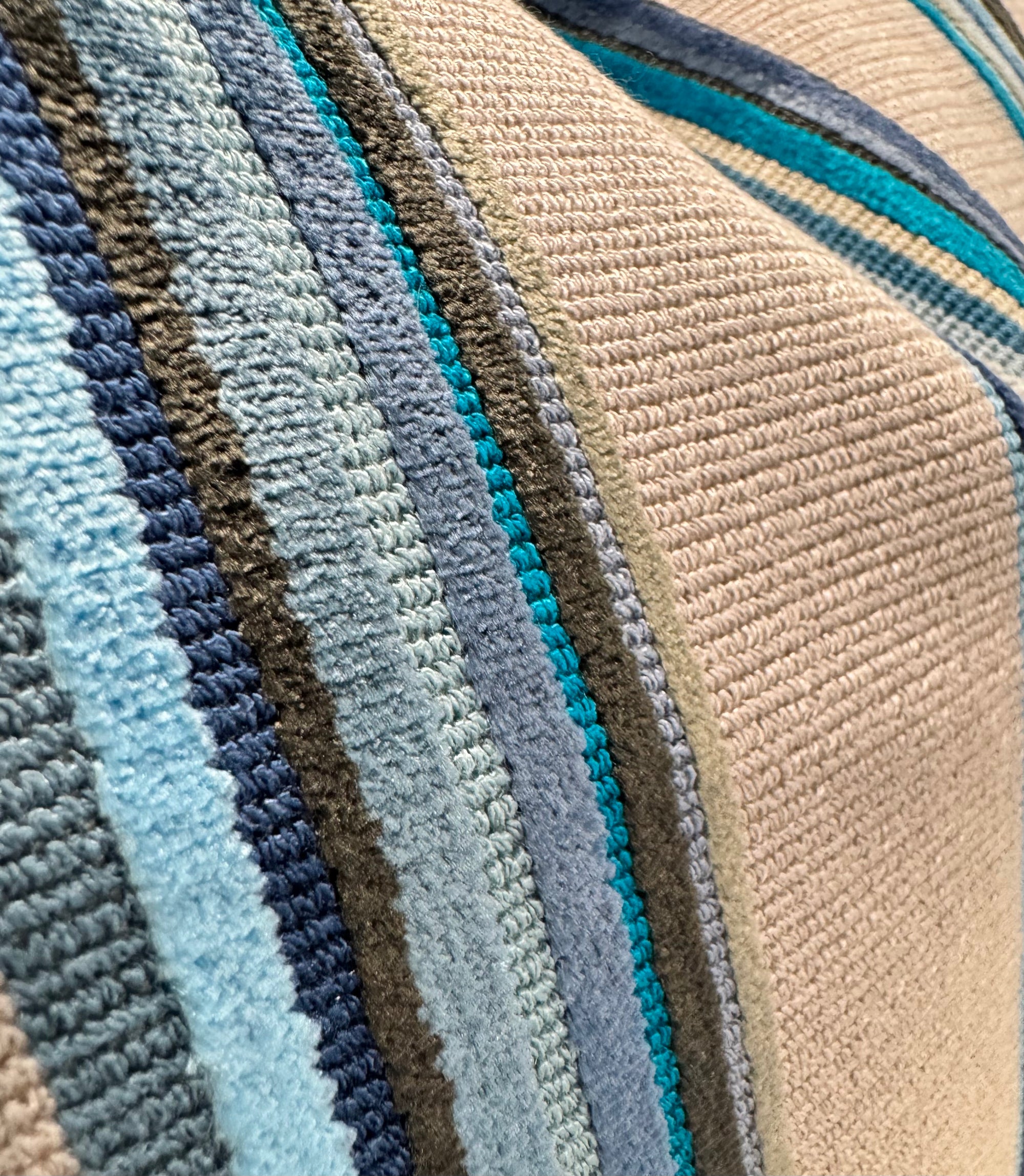 ZANDERS 018 | Cushion Story