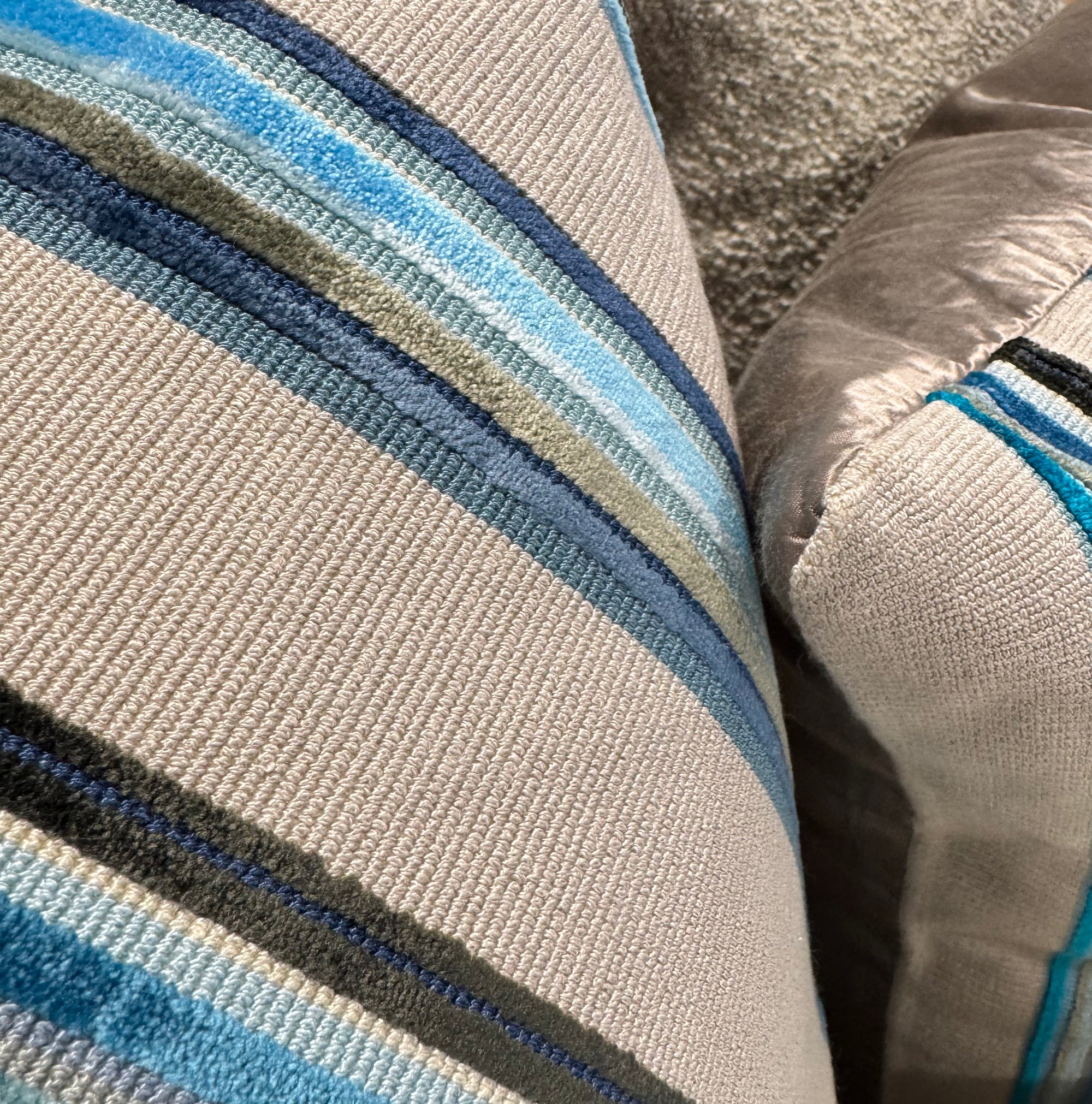 ZANDERS 018 | Cushion Story