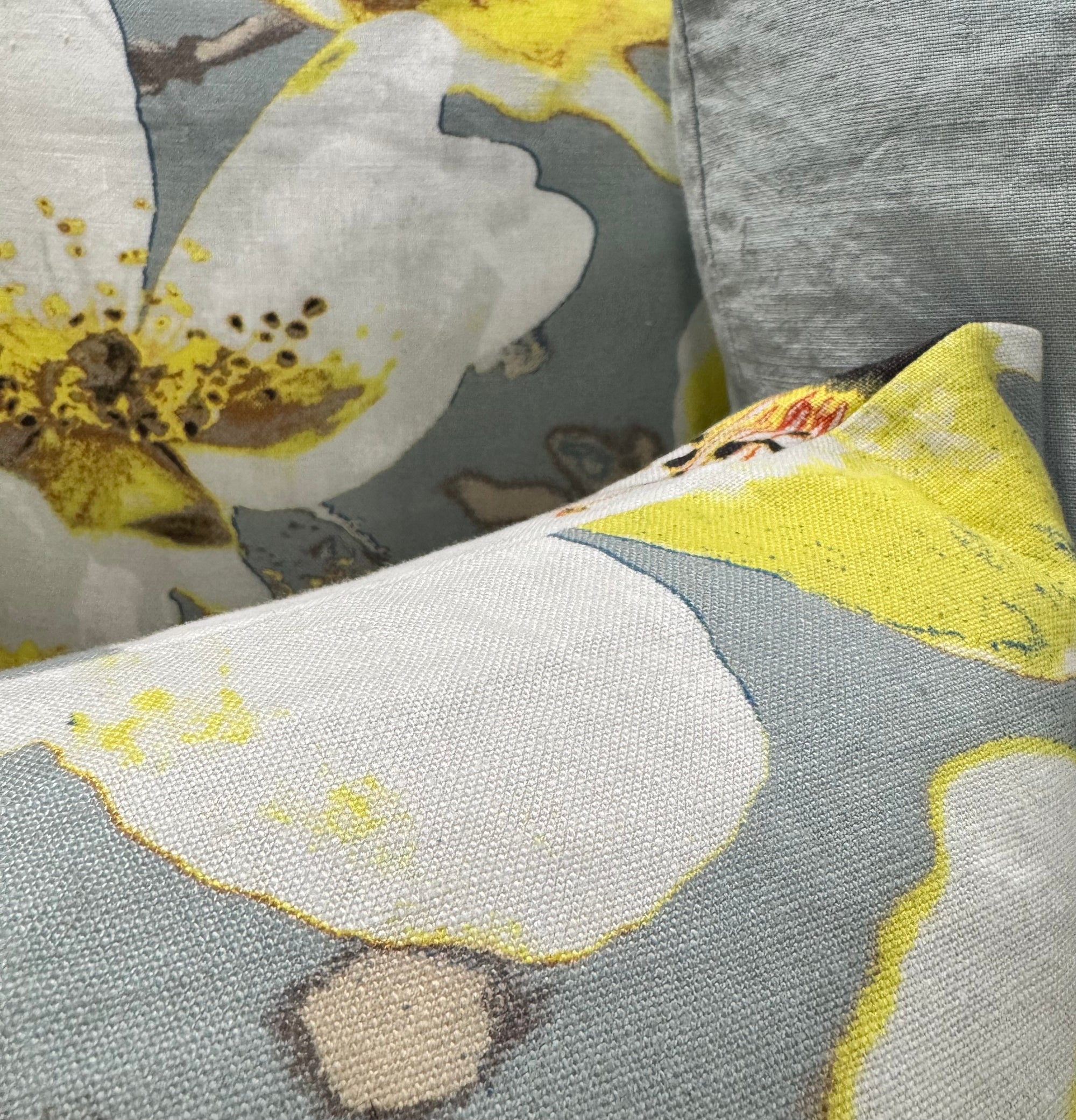 ZANDERS 021 | Cushion Story