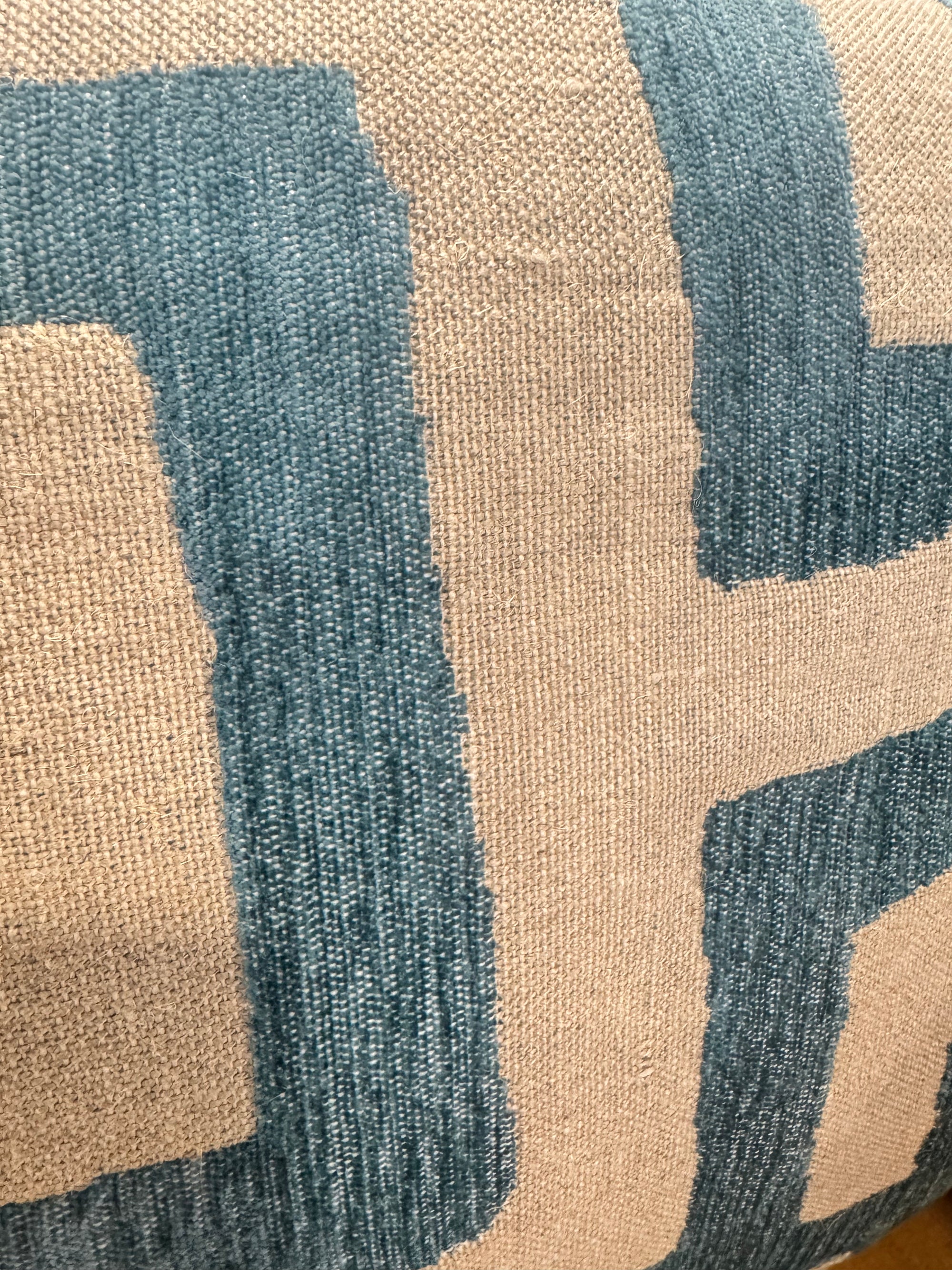 ZANDERS 001 | Cushion Story