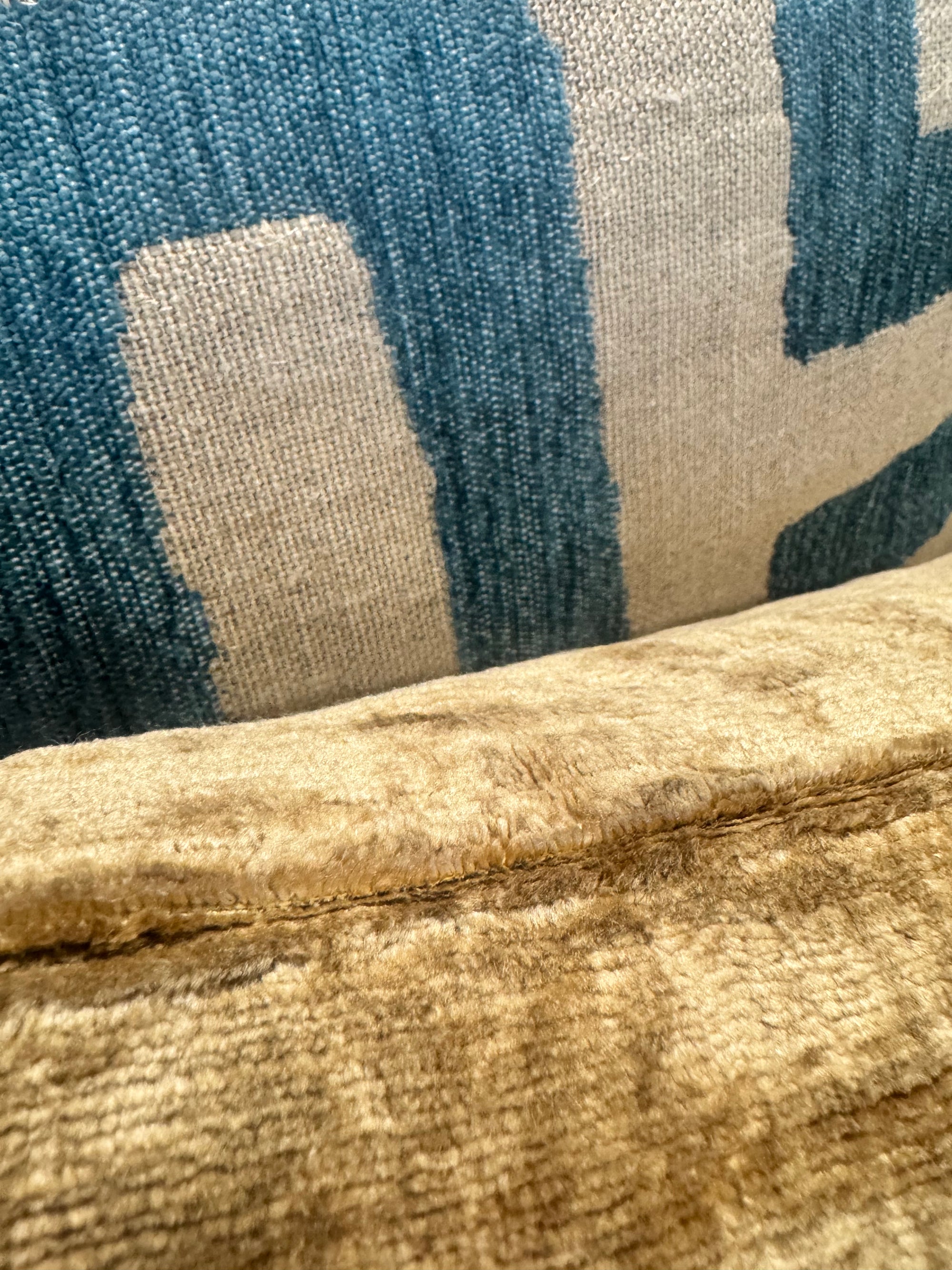 ZANDERS 001 | Cushion Story