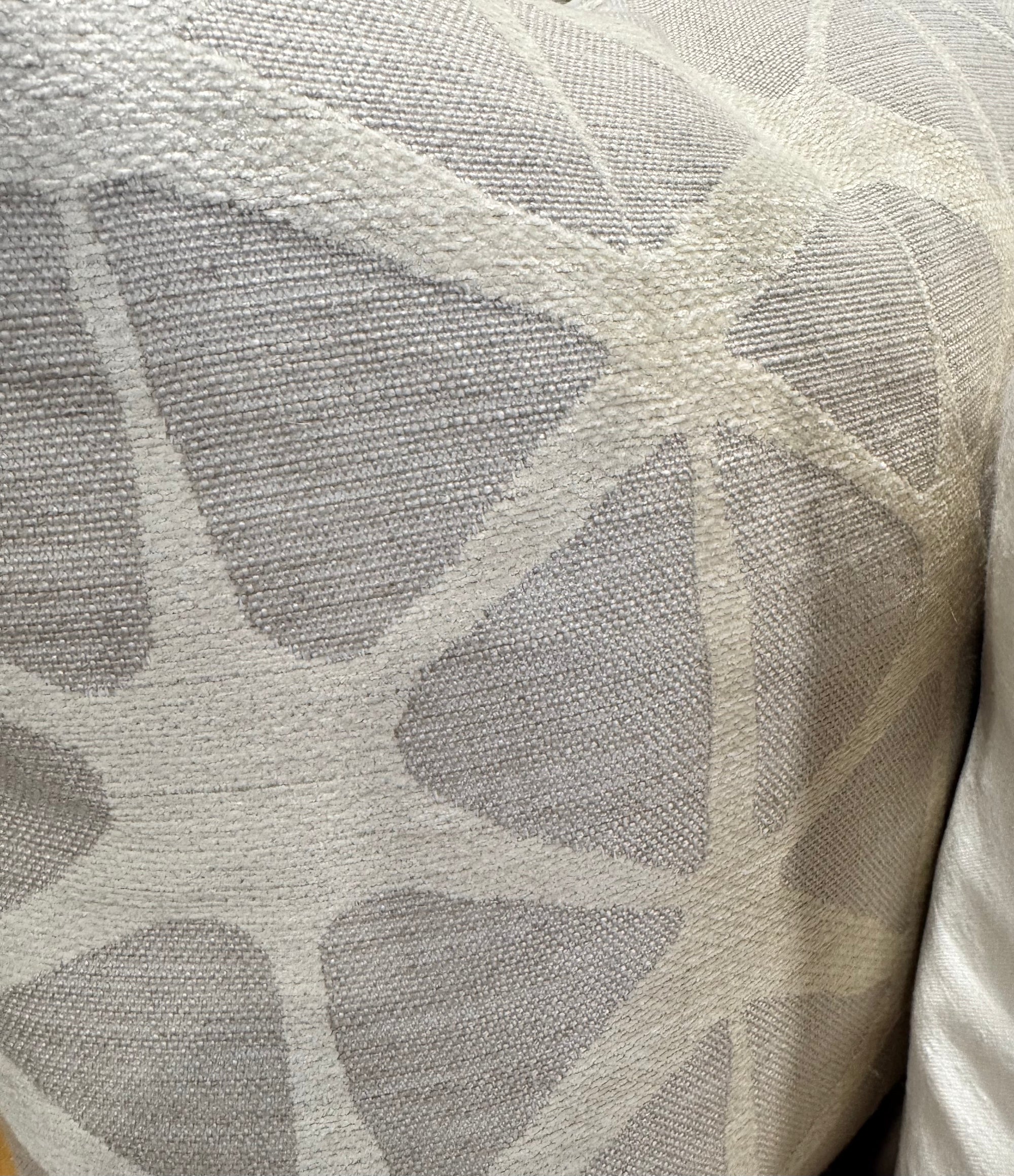 ZANDERS 011 | Cushion Story