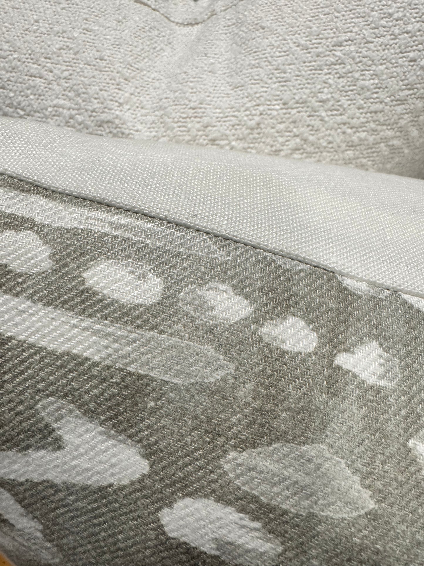 ZANDERS 022 | Cushion Story