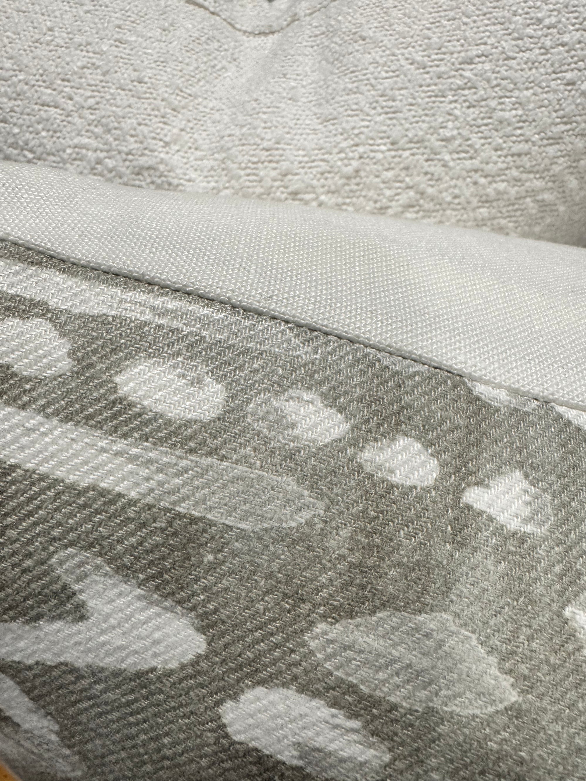 ZANDERS 022 | Cushion Story