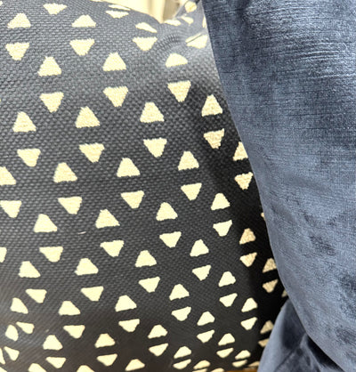 ZANDERS 002 | Cushion Story