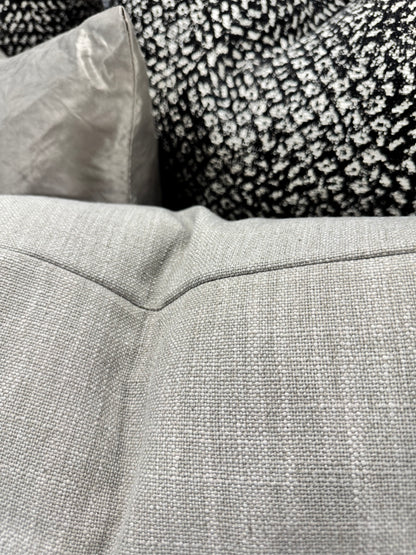 ZANDERS 010 | Cushion Story