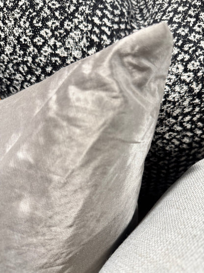 ZANDERS 010 | Cushion Story