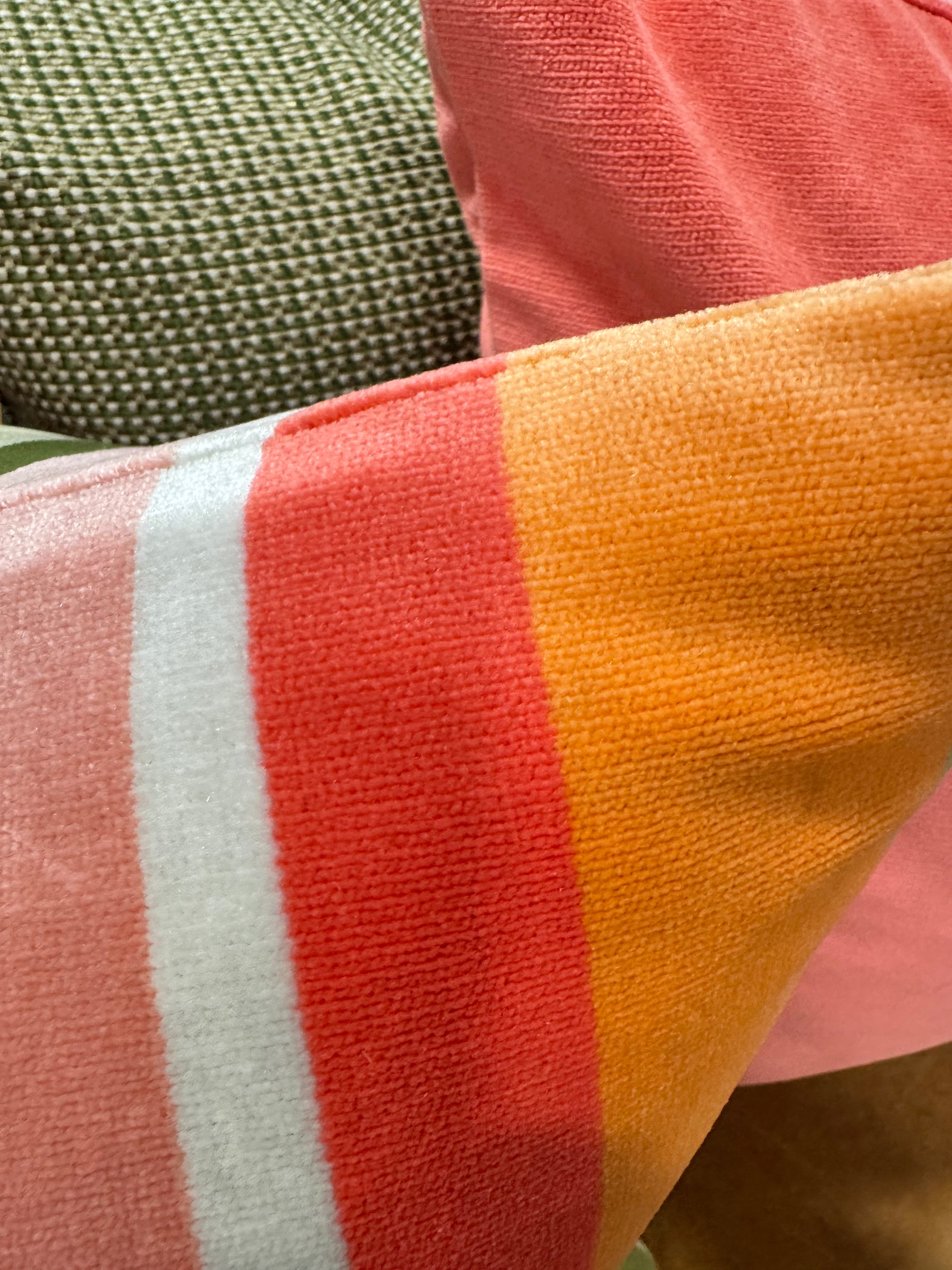 ZANDERS 014 | Cushion Story