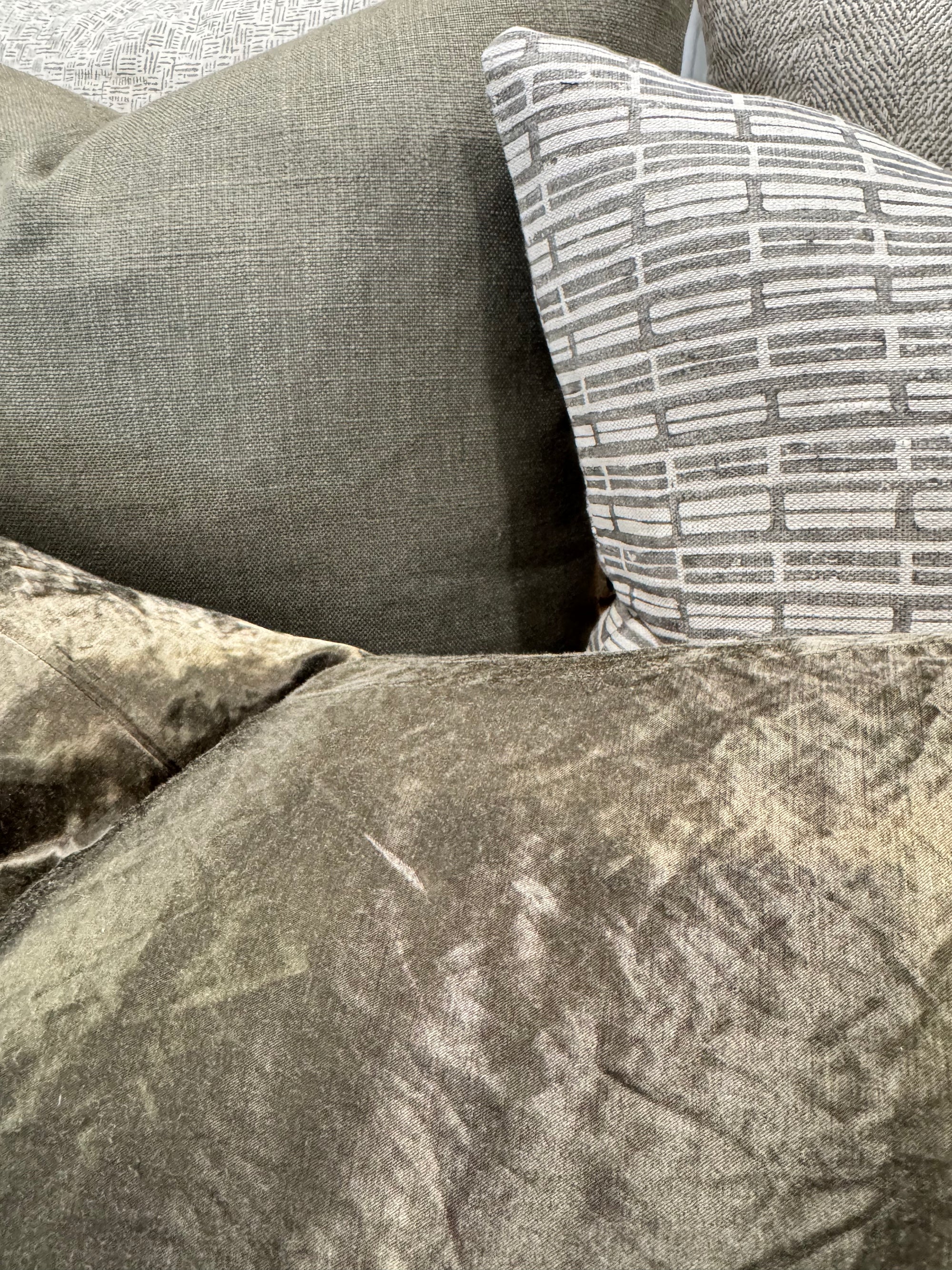 ZANDERS 019 | Cushion Story